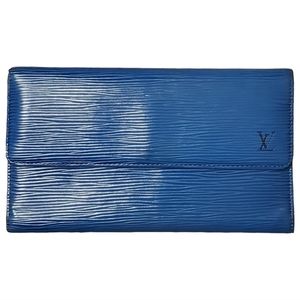 LOUIS VUITTON Porte Trésor International in Epi Leather